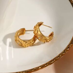 Elegant Gold Floral Earrings